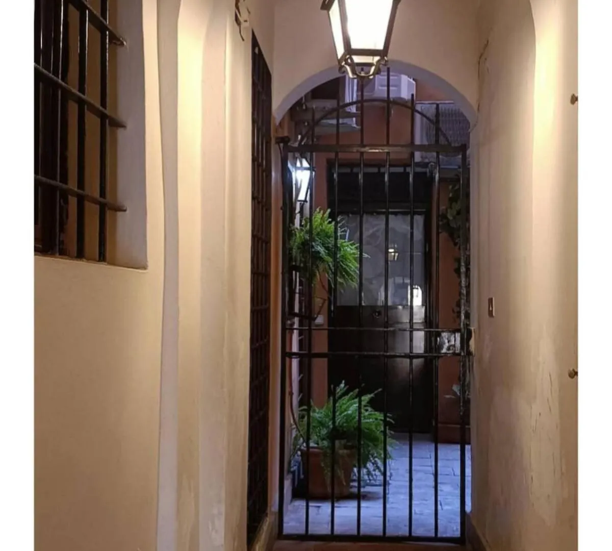 Colosseo Historical Apartment La Romana  Rome